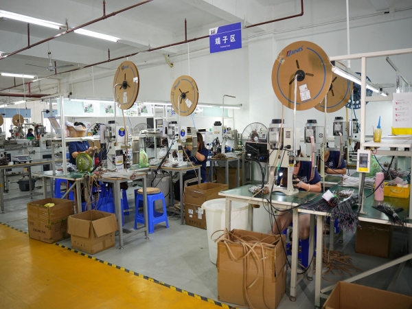 Terminal connector crimping area